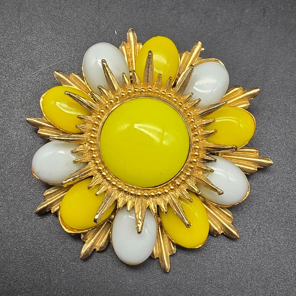 Yellow White Starburst Brooch Gold Tone Atomic Vintage Jewelry